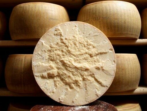 Parmigiano Reggiano: a lactose free cheese