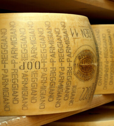 Ammodernamento tecnologico di processi produttivi per la lavorazione di formaggio Parmigiano Reggiano DOP certificato per l’esportazione nei mercati esteri