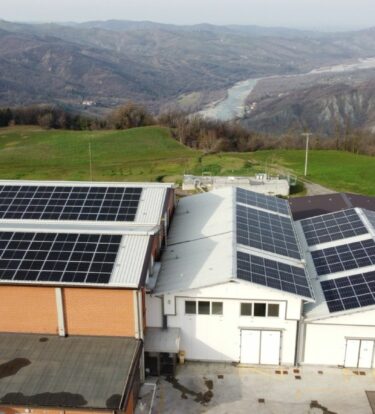 PROSEGUE IL NOSTRO PERCORSO VERSO LA SOSTENIBILITÀ, AVVIATO UN NUOVO IMPIANTO FOTOVOLTAICO CHE CI CONSENTE DI SODDISFARE IL 30% DEL FABBISOGNO ENERGETICO