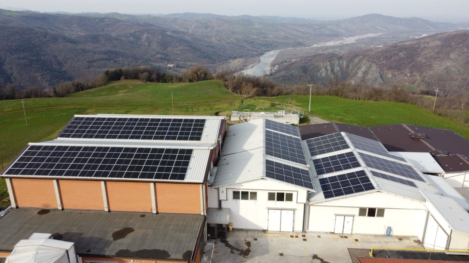 PROSEGUE IL NOSTRO PERCORSO VERSO LA SOSTENIBILITÀ, AVVIATO UN NUOVO IMPIANTO FOTOVOLTAICO CHE CI CONSENTE DI SODDISFARE IL 30% DEL FABBISOGNO ENERGETICO